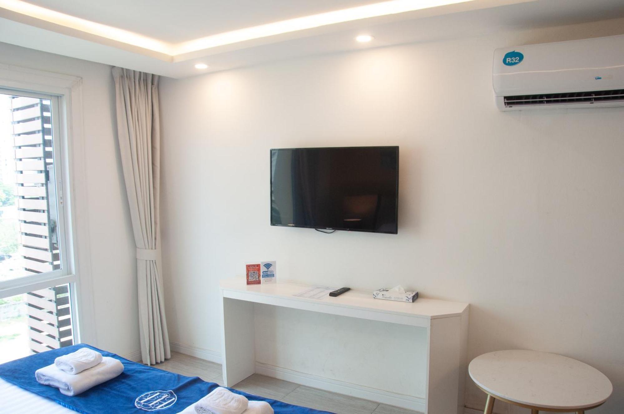 Ht9 Hotel Jomtien Beach Buitenkant foto