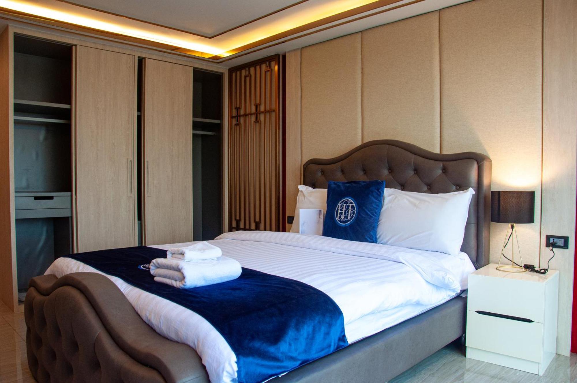 Ht9 Hotel Jomtien Beach Buitenkant foto