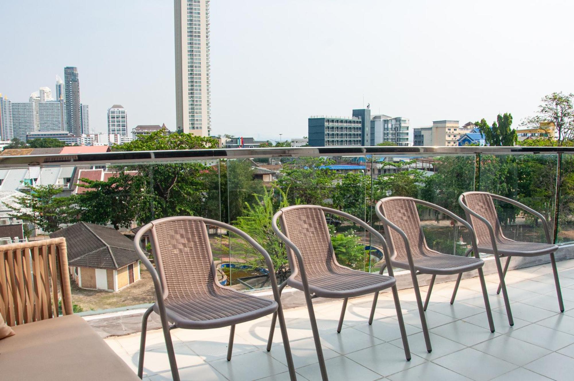 Ht9 Hotel Jomtien Beach Buitenkant foto