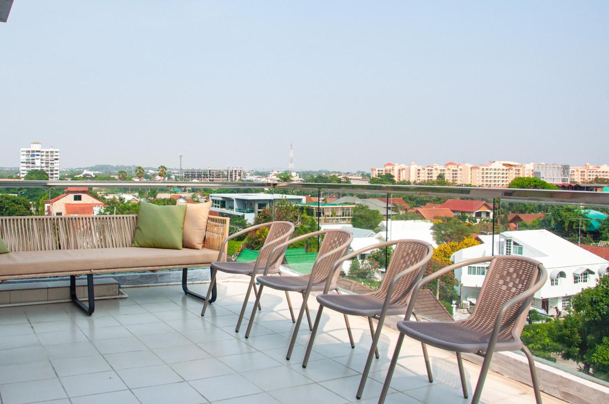 Ht9 Hotel Jomtien Beach Buitenkant foto
