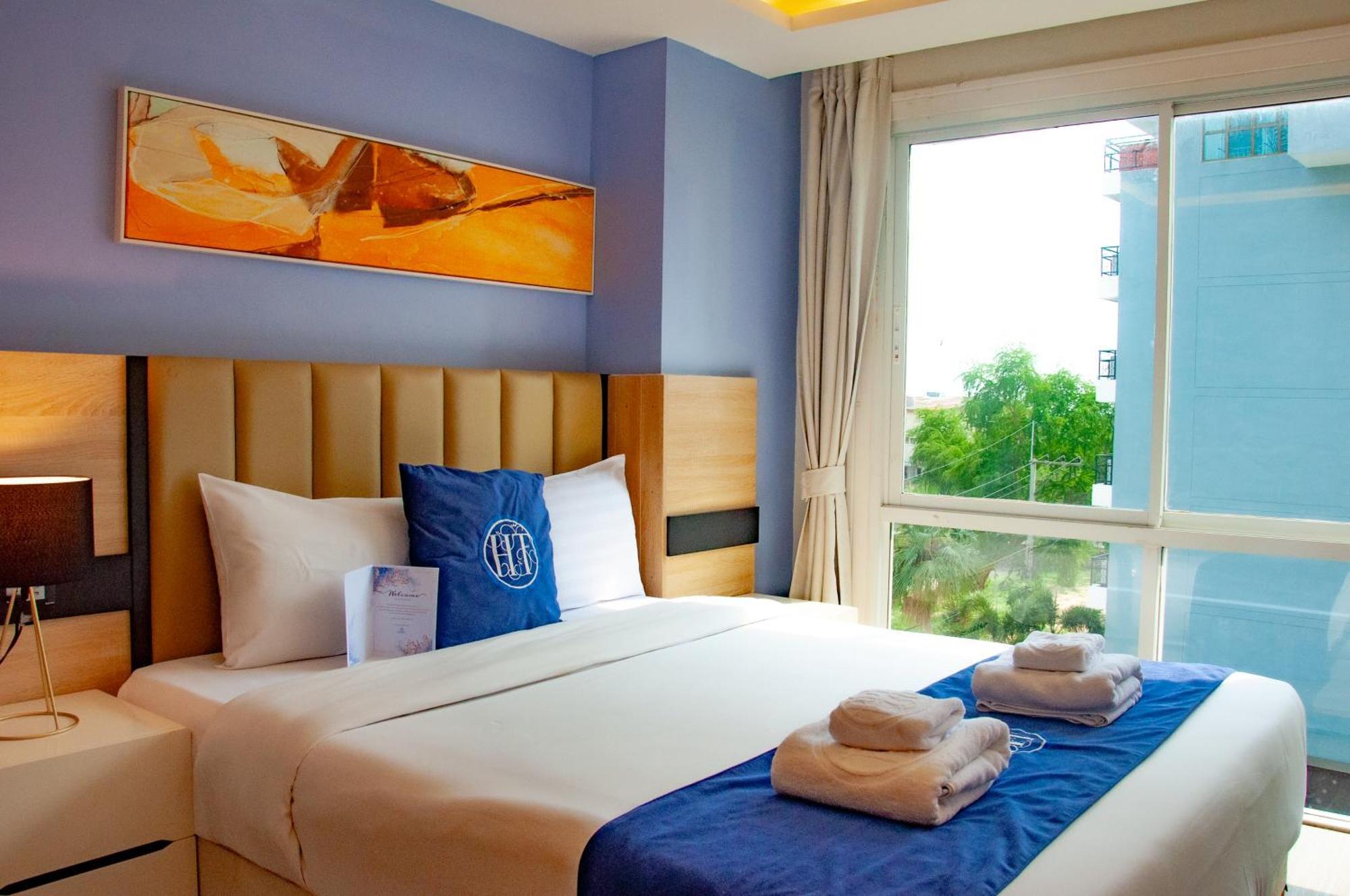 Ht9 Hotel Jomtien Beach Buitenkant foto
