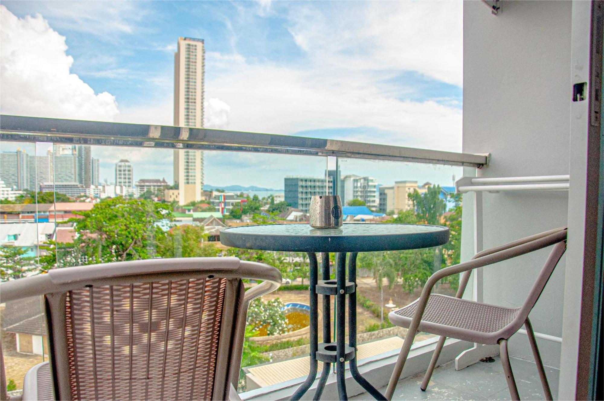 Ht9 Hotel Jomtien Beach Buitenkant foto
